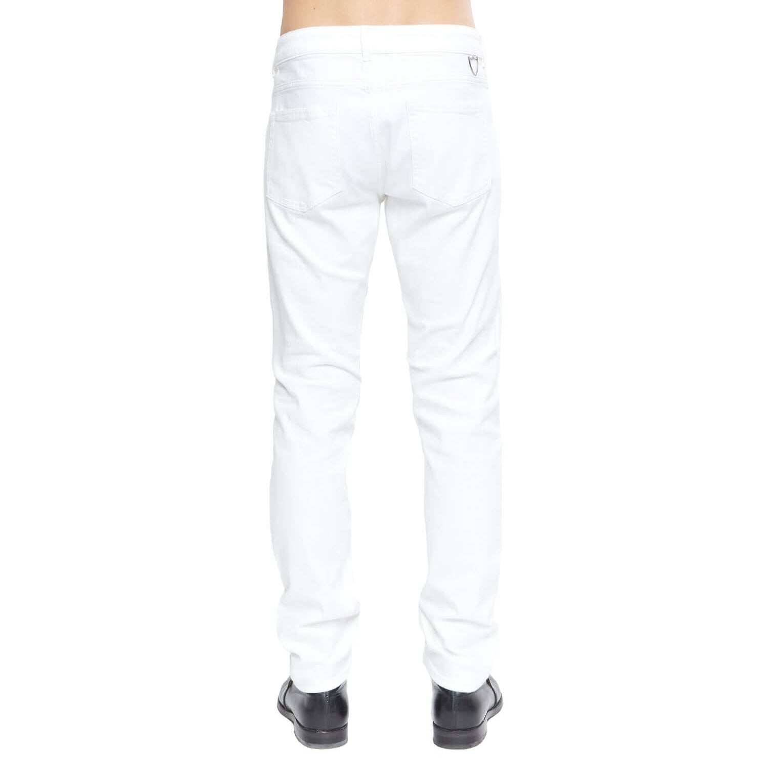 htc los angeles SLIM BASIC WHITE SLIM BASIC WHITE Slim fit jeans in white denim, 5 pockets, hidden front button closure. Metallic logo detail on the back. 100% cotton. Made in Italy. PANTS Hollywood Trading Company Hollywood Trading Company