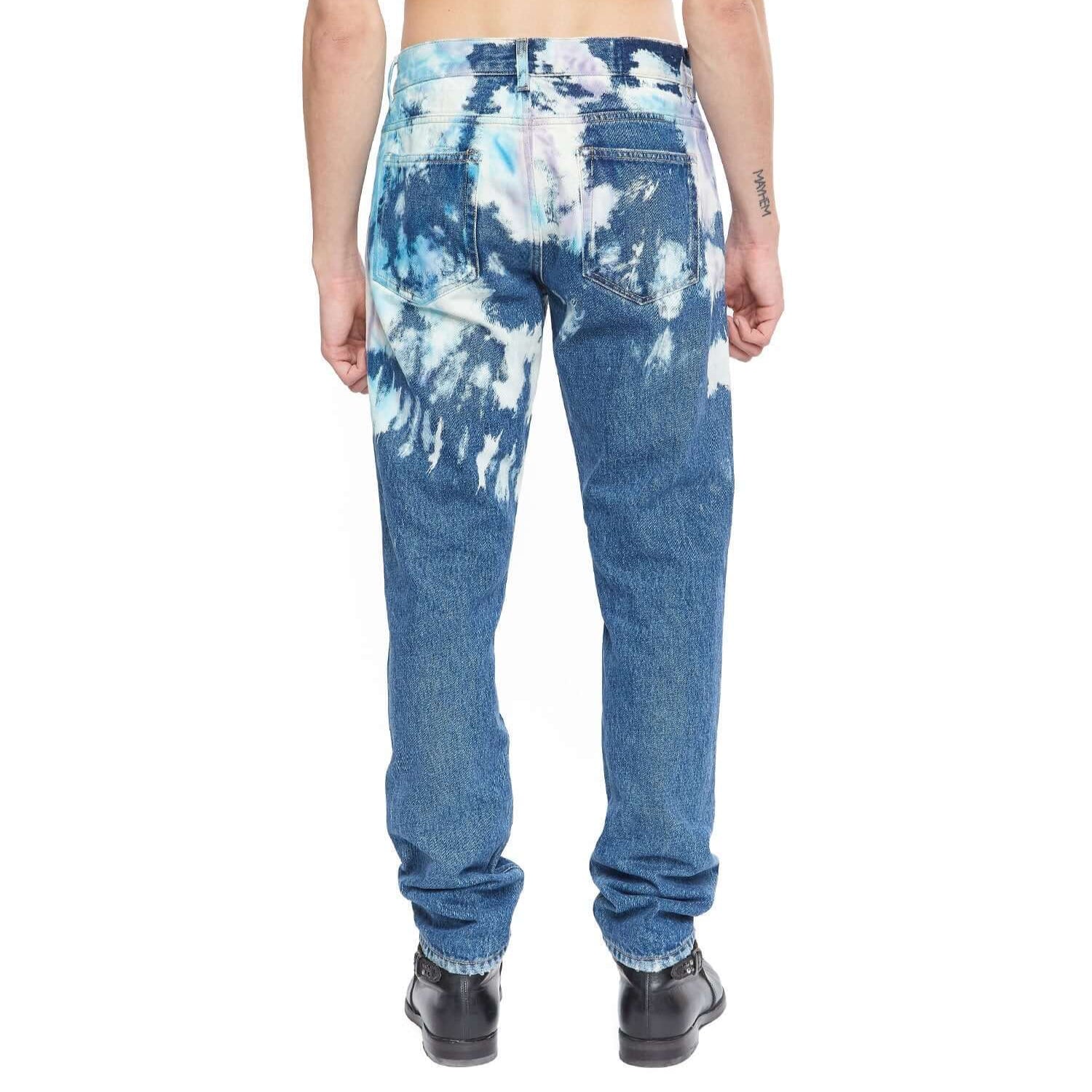 htc los angeles SLIM TIE DYE SLIM TIE DYE Slim fit jeans in tie-dye denim, 5 pockets, hidden front button closure. Metallic logo detail on the back. 100% cotton. Made in Italy. PANTS Hollywood Trading Company Hollywood Trading Company