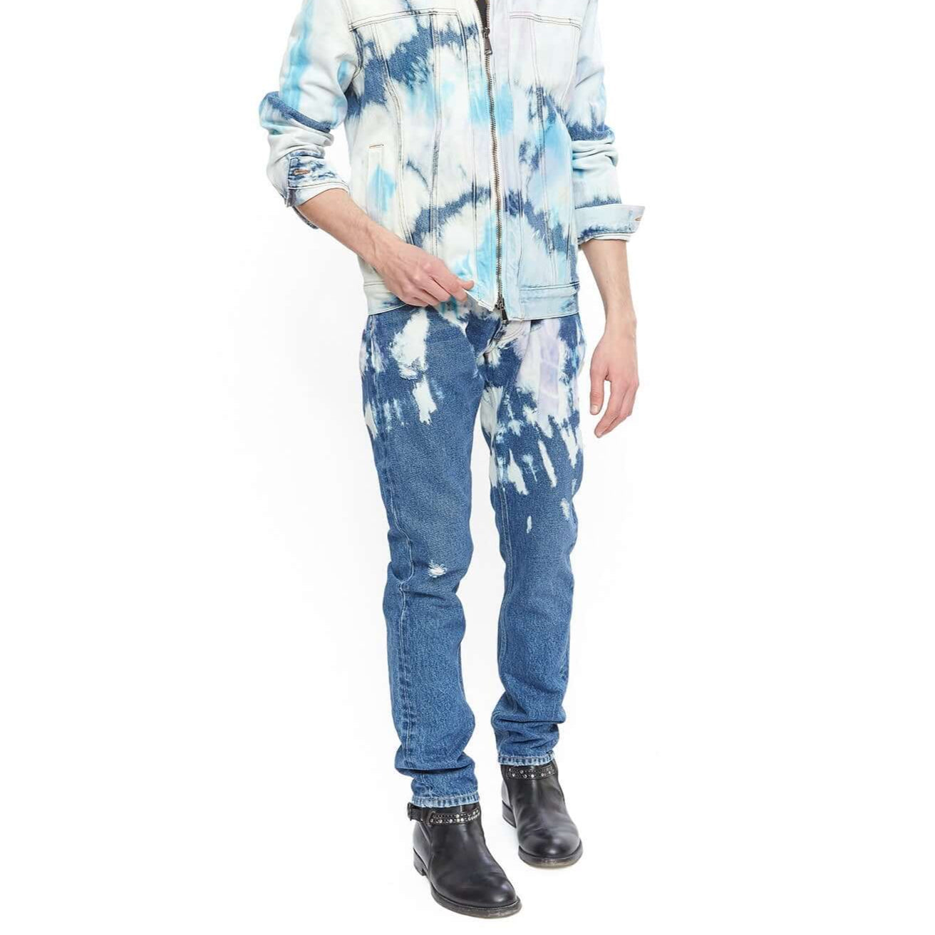 htc los angeles SLIM TIE DYE SLIM TIE DYE Slim fit jeans in tie-dye denim, 5 pockets, hidden front button closure. Metallic logo detail on the back. 100% cotton. Made in Italy. PANTS Hollywood Trading Company Hollywood Trading Company