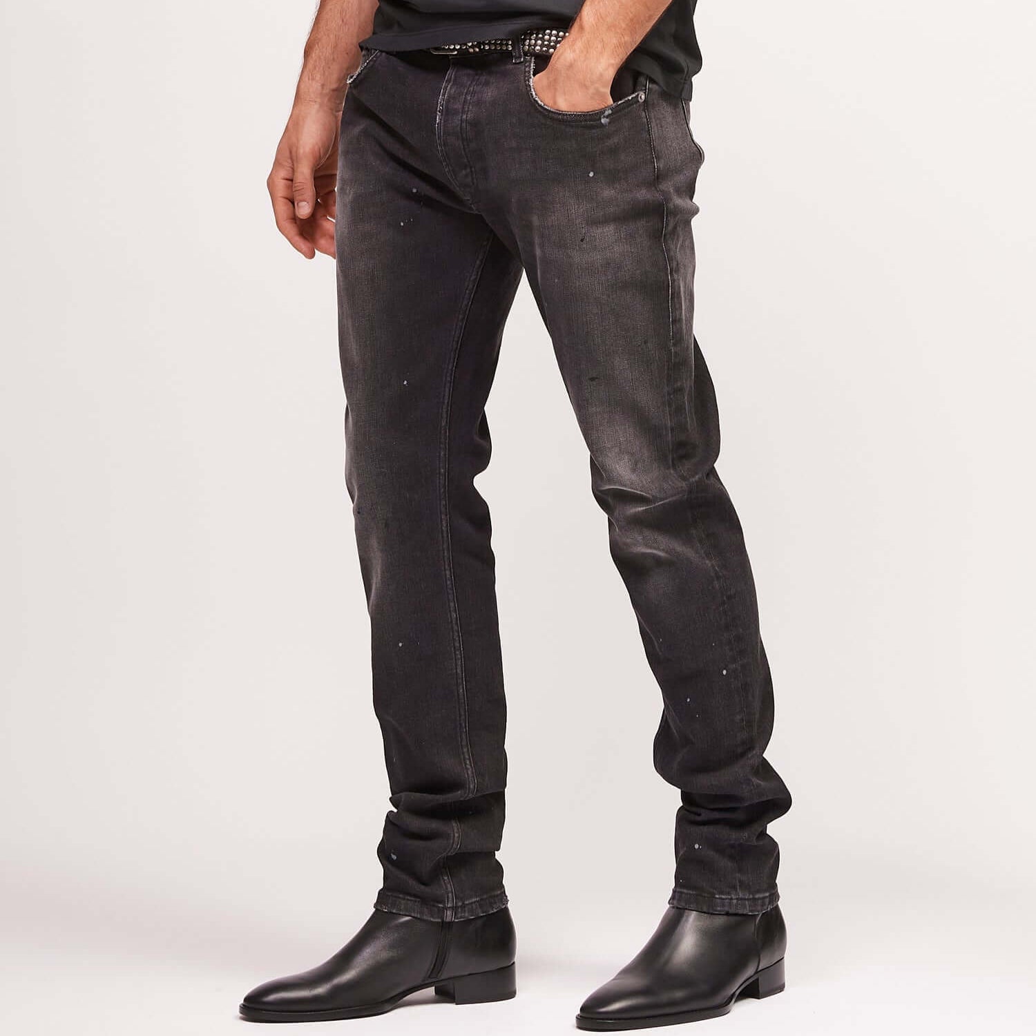htclosangeles SLIM VINTAGE BLACK SLIM VINTAGE BLACK Slim fit black Denim, light stone washed, five pockets jeans with hidden buttons. Logo detail on the back. 100% cotton. Made in Italy. PANTS Hollywood Trading Company Hollywood Trading Company