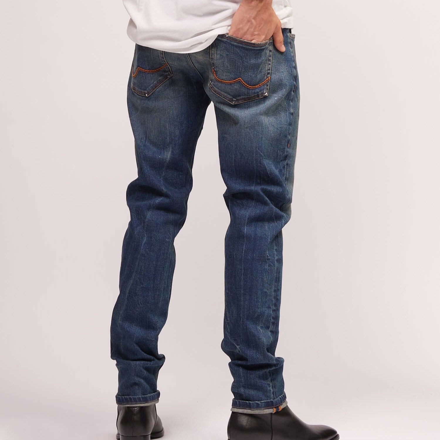 htc los angeles SLIM VINTAGE BLUE SLIM VINTAGE BLUE Slim fit blue Denim, light stone washed five pockets jeans with hidden buttons. Logo detail on the back. 100% cotton. Made in Italy. PANTS Hollywood Trading Company Hollywood Trading Company