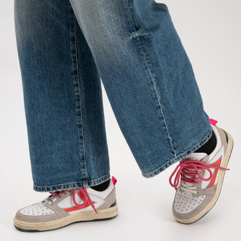 Hollywood Trading Company STARLIGHT CLASSIC LOW WOMAN STARLIGHT CLASSIC LOW WOMAN Starlight Low Woman Sneakers, back pull loop with logo detail, rubber sole, perforated toe and front lace-up closure, 100% leather sneakers Hollywood Trading Company Hollywo