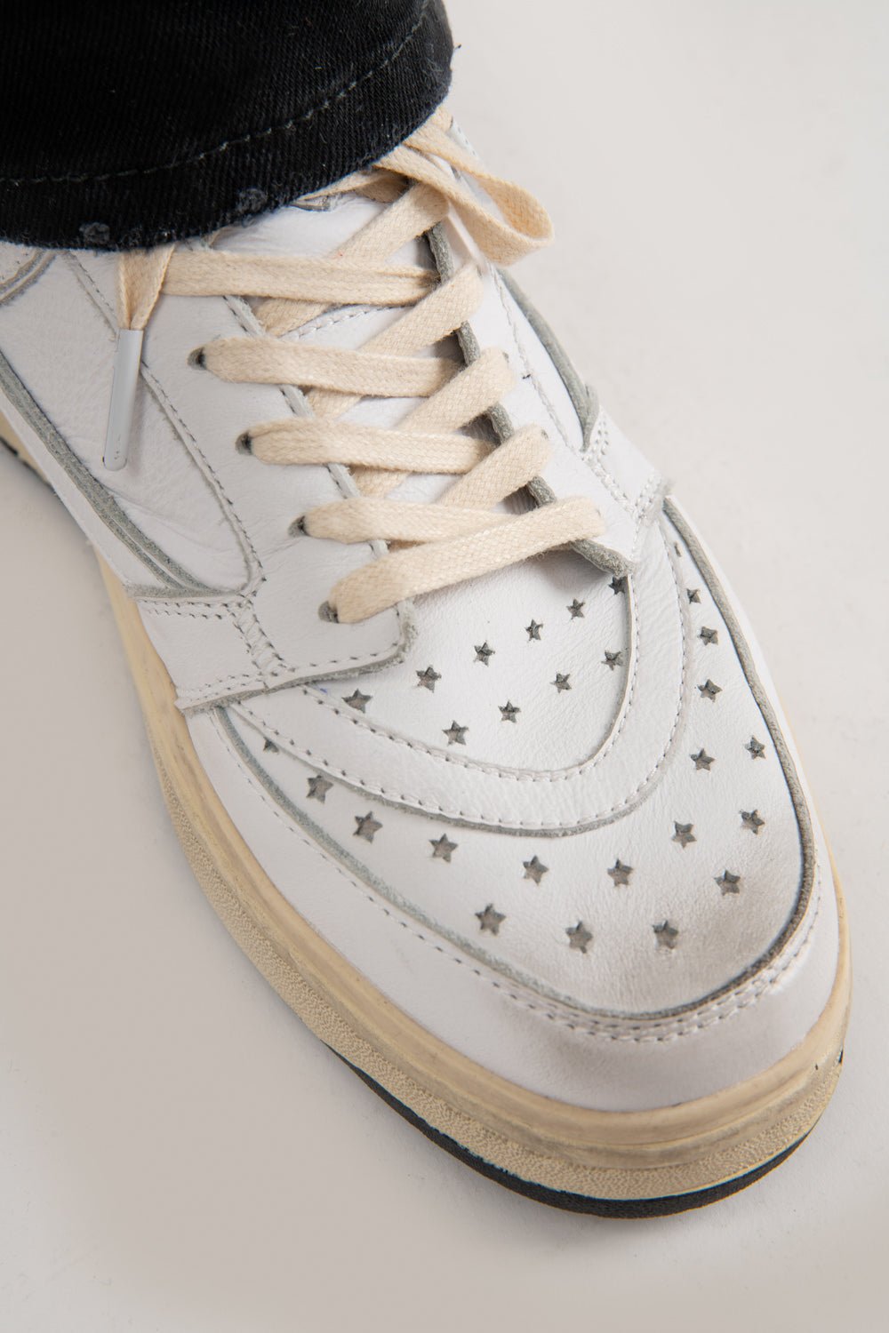 STARLIGHT LOW SHIELD MAN Starlight Low Shield Man Sneakers, back pull loop with logo detail, rubber sole, perforated toe and front lace-up closure, 100% leather HTC LOS ANGELES