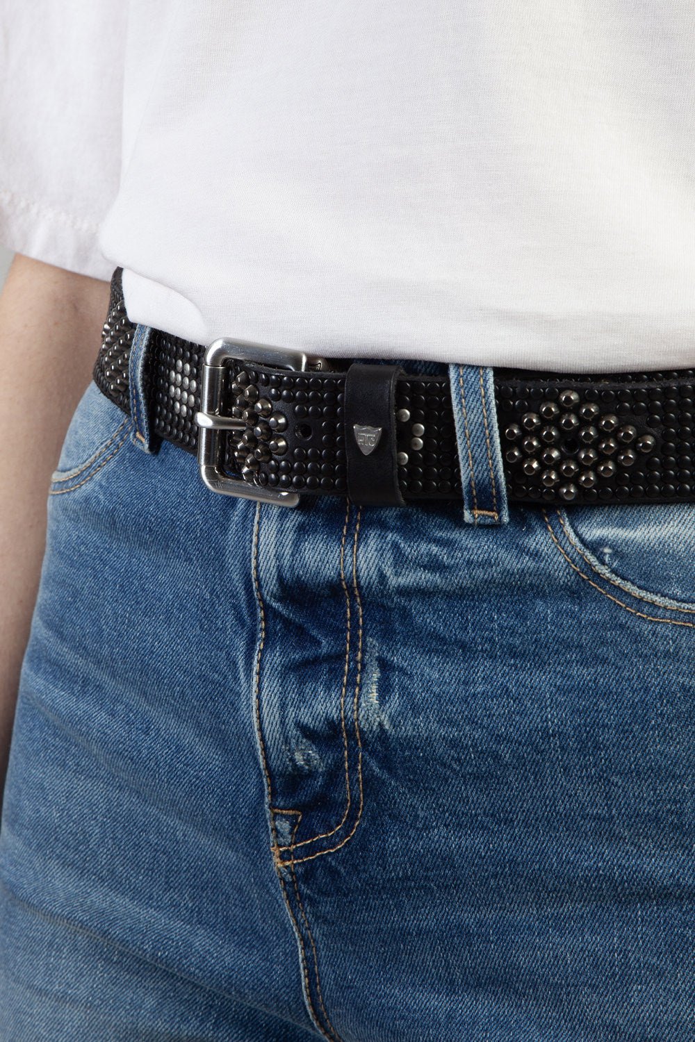 TORY BELT Black leather belt with mixed studs .Height: 3 cm. Made in Italy. HTC LOS ANGELES