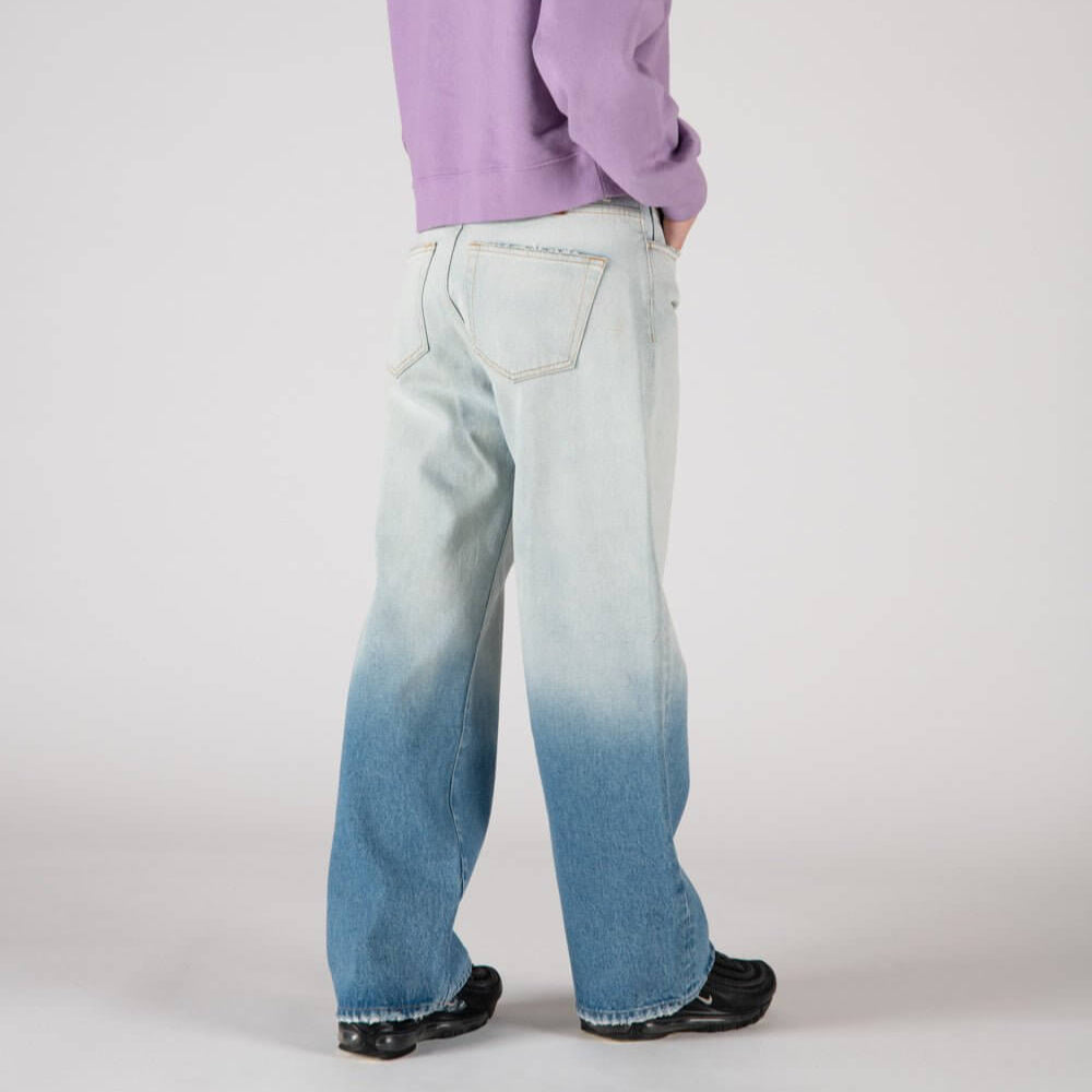 htc los angeles VICTORIA BLUE VICTORIA BLUE Regular fit jeans with front button and zip closure. Back leather logo patch. Stonewashed coloring may vary. Five pockets. Composition: 100% Cotton pants Hollywood Trading Company Hollywood Trading Company