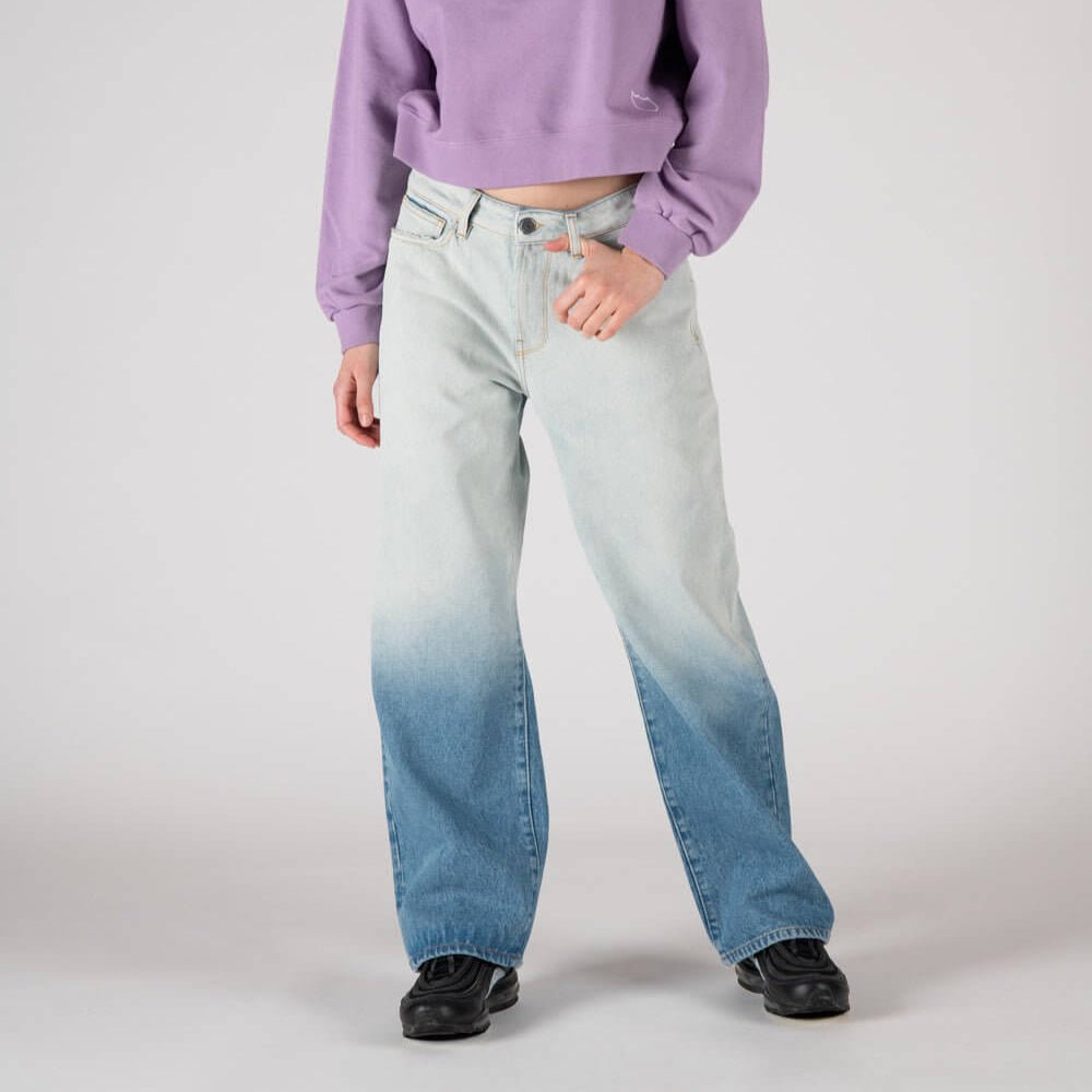 htc los angeles VICTORIA BLUE VICTORIA BLUE Regular fit jeans with front button and zip closure. Back leather logo patch. Stonewashed coloring may vary. Five pockets. Composition: 100% Cotton pants Hollywood Trading Company Hollywood Trading Company