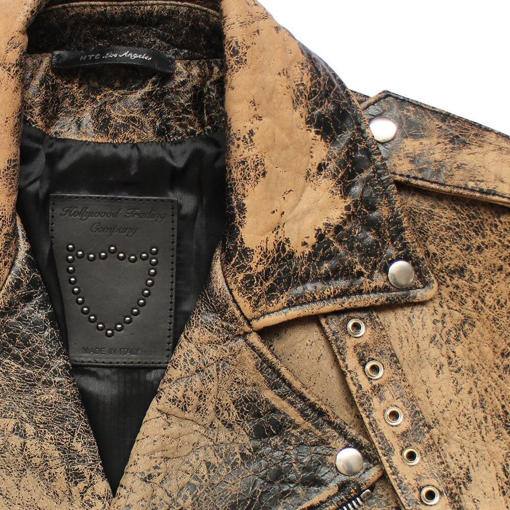 htclosangeles WILSHIRE JACKET WILSHIRE JACKET Leather jacket with handpainted details on the sleeve. Fit: over. Asymmetrical zip closure. Zippers on the sleeves. 100% leather. Lining 100% viscose. Made in Italy. LEATHER JACKETS Hollywood Trading Company H
