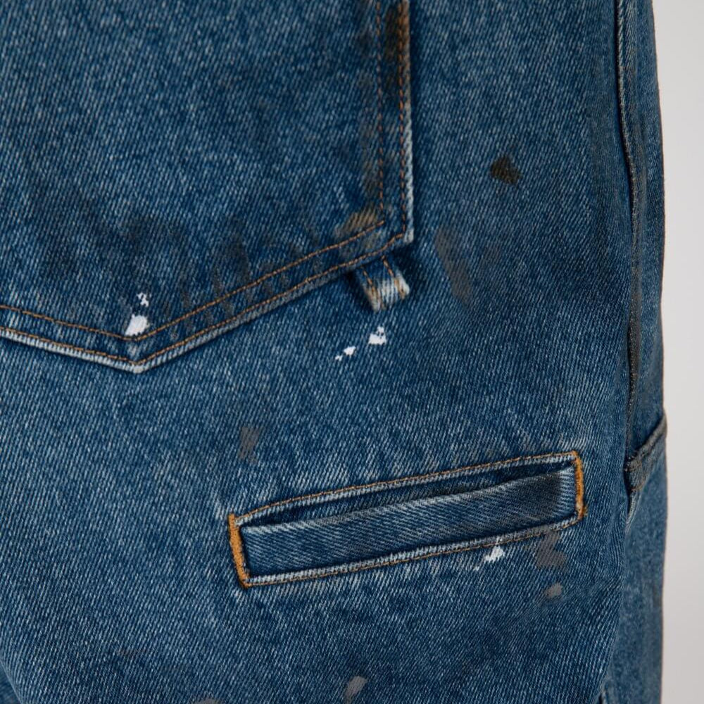 Hollywood Trading Company WORKB**** WORKB**** Cargo jeans with front button and zip closure. Back leather logo patch. Stonewashed coloring may vary. Five pockets. Hem: 21 cm. Composition: 100% Cotton Hollywood Trading Company Hollywood Trading Company